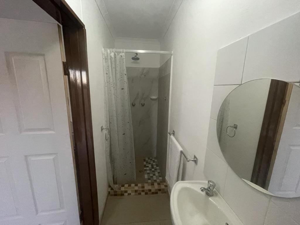 Sabrina Guesthouse تسومب المظهر الخارجي الصورة
